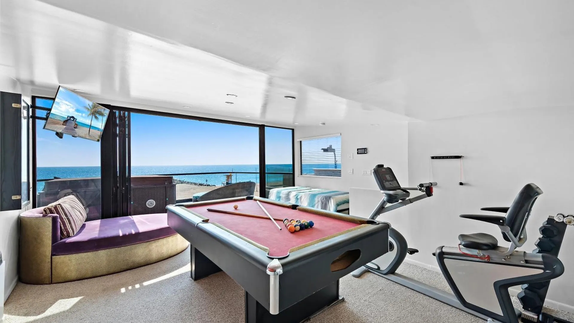 Holiday home 3 Story Oceanfront Home With Jacuzzi In Newport Beach On The Sand!